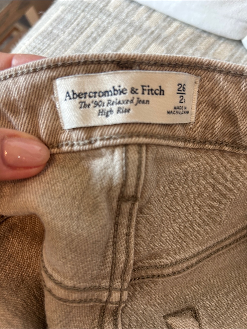 Abercrombie & Fitch Straight-Leg 90’s relaxed high rise Jeans in Light Beige - Picture 2 of 6